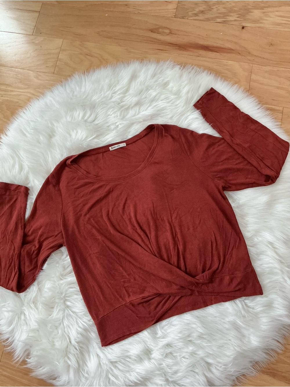 Marine Layer Women's Long-Sleeve Twist Front Ribbed Scoop Neck Top - Rust Red